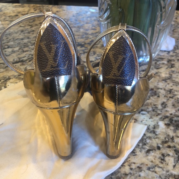 Louis Vuitton/Brown & Gold Wedges - Picture 5 of 8